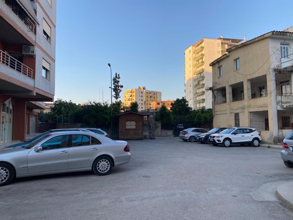 Downtown Apartment Fier Luaran gambar