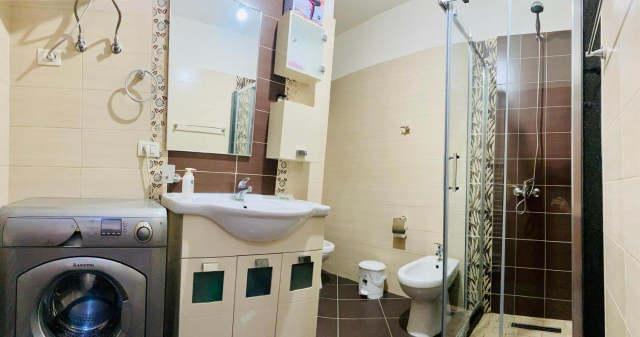 Downtown Apartment Fier Luaran gambar