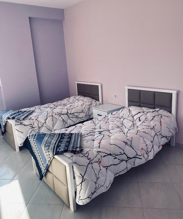 Downtown Apartment Fier Luaran gambar